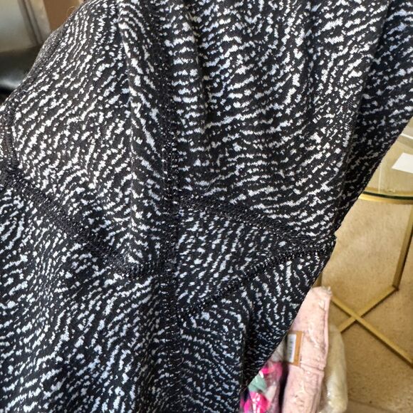 Lululemon Run: Inspire Tight II – Laser Cut | Black/White Static/Ziggy Print 6 - Picture 6 of 12